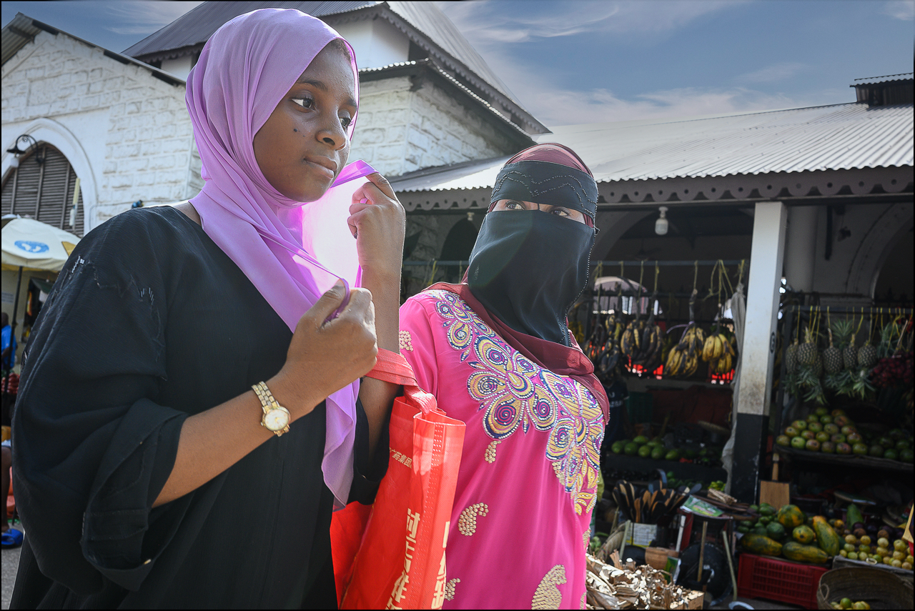 Mercato di Stone Town, centro pi&ugrave; importante di Zanzibar