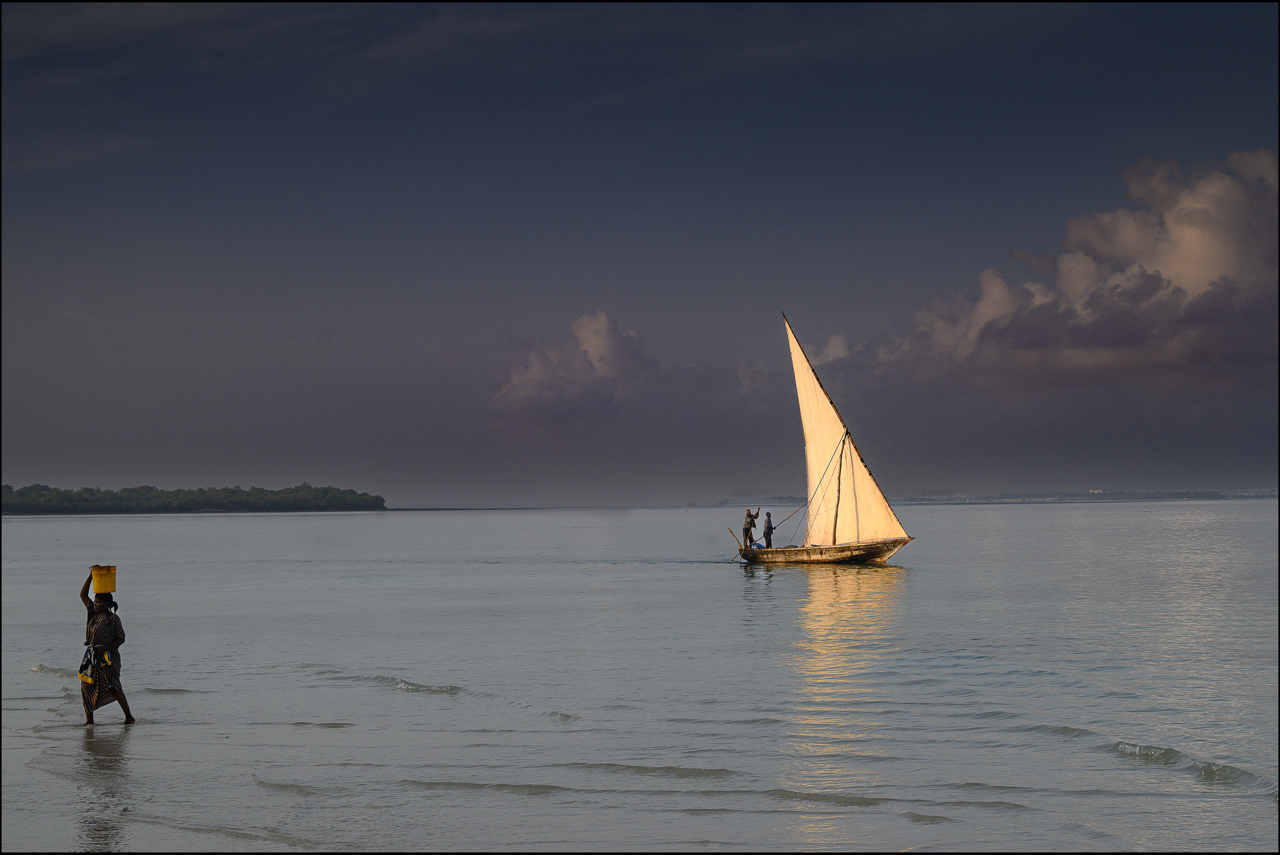 Rientro delle barche dalla pesca notturna