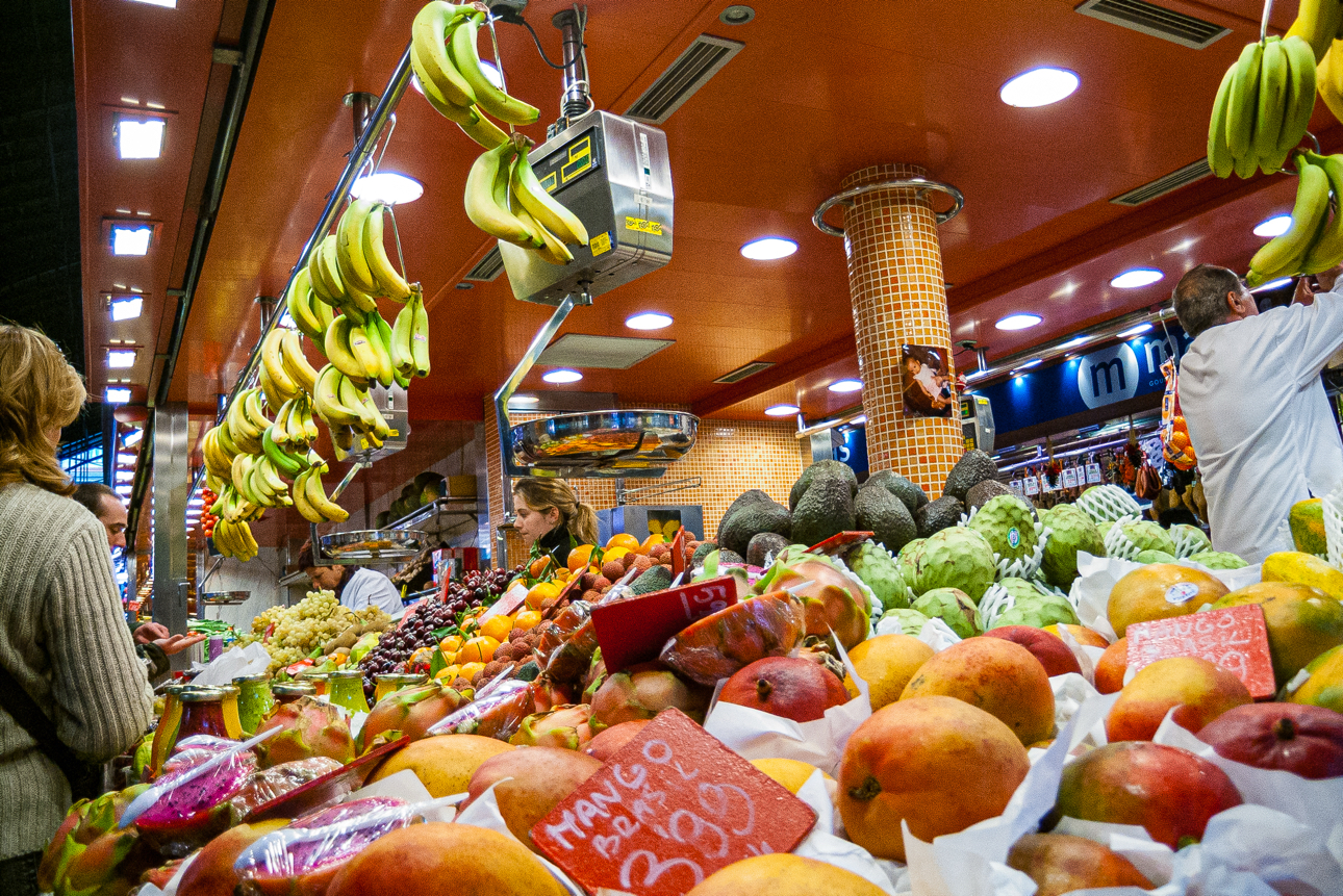 Tra i banchi de la Boqueria, profumi, sapori e tanti colori