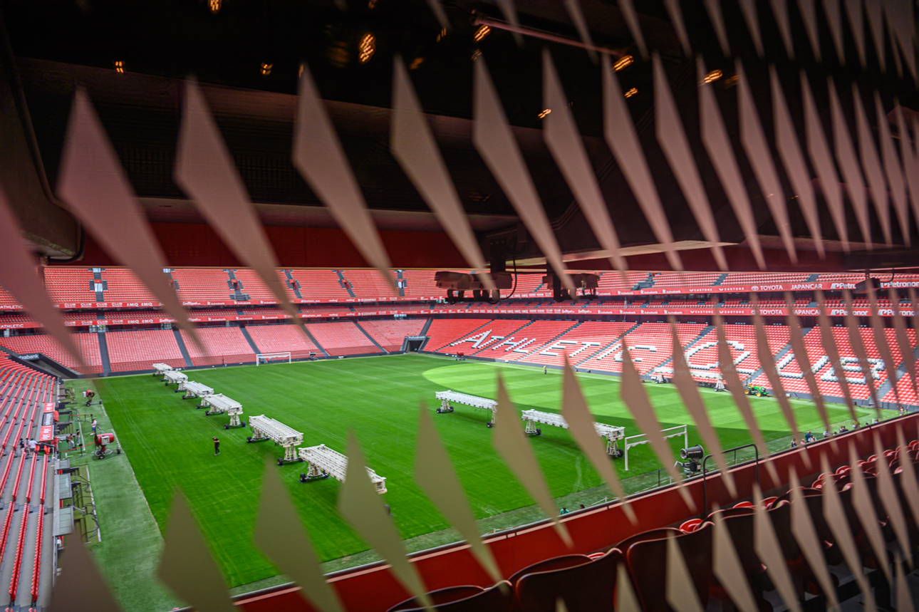 Lo Stadio di San Mam&eacute;s dall'interno