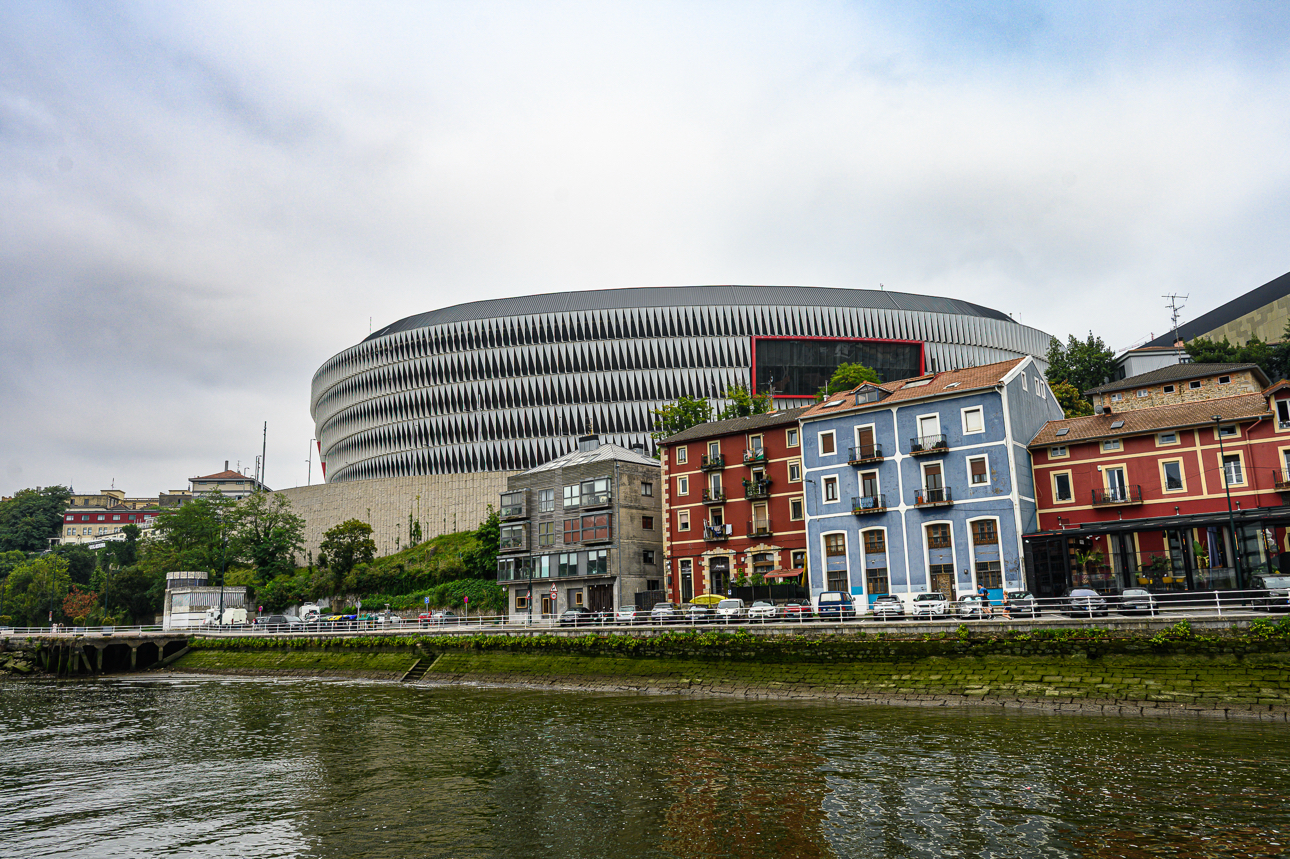 Lo Stadio di San Mam&eacute;s ripreso dal fiume