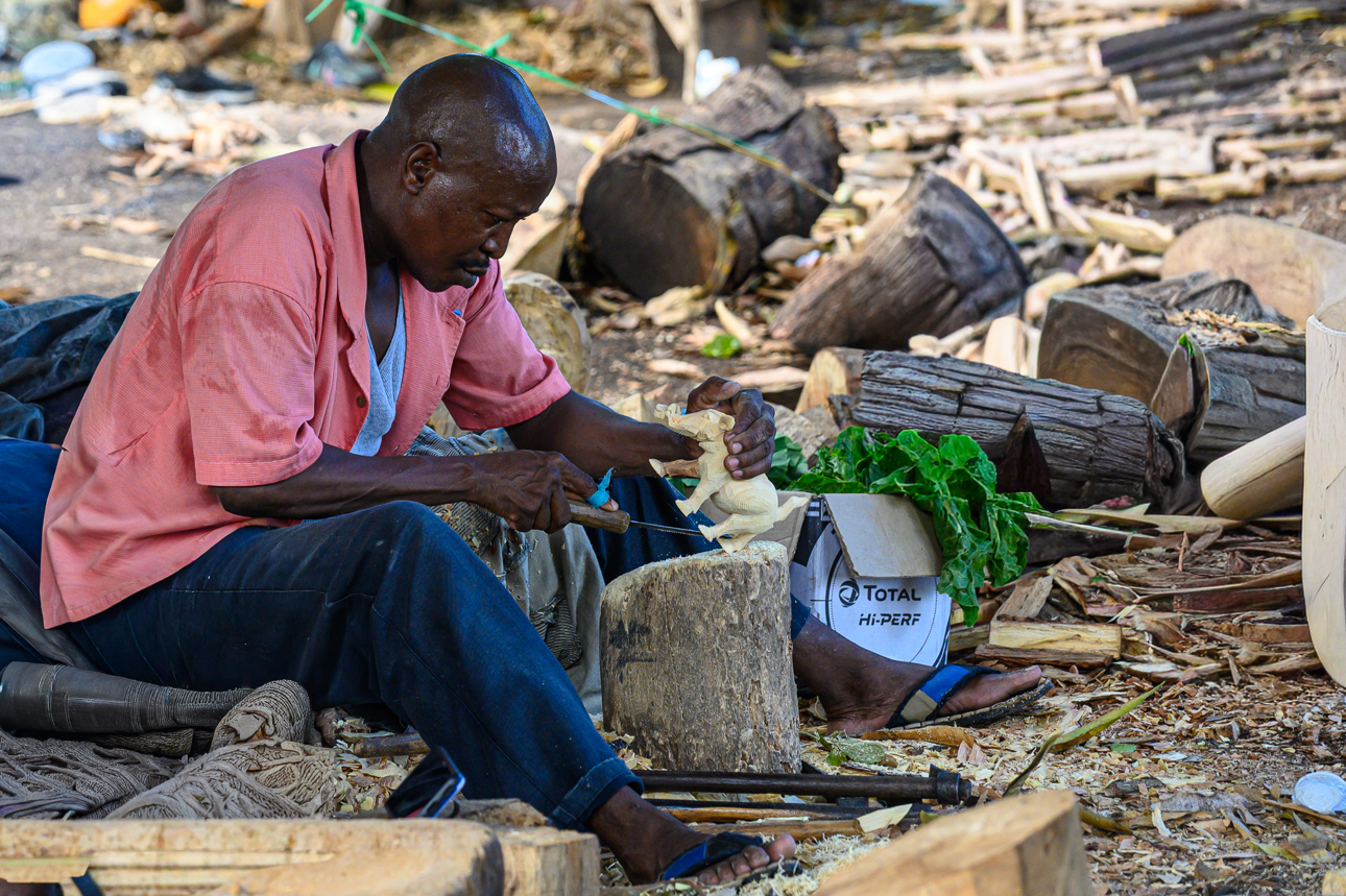 Malindi - intagliatore del legno