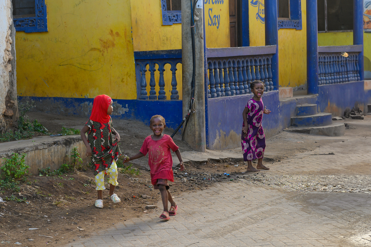 Malindi - bambini giocano nelle vie