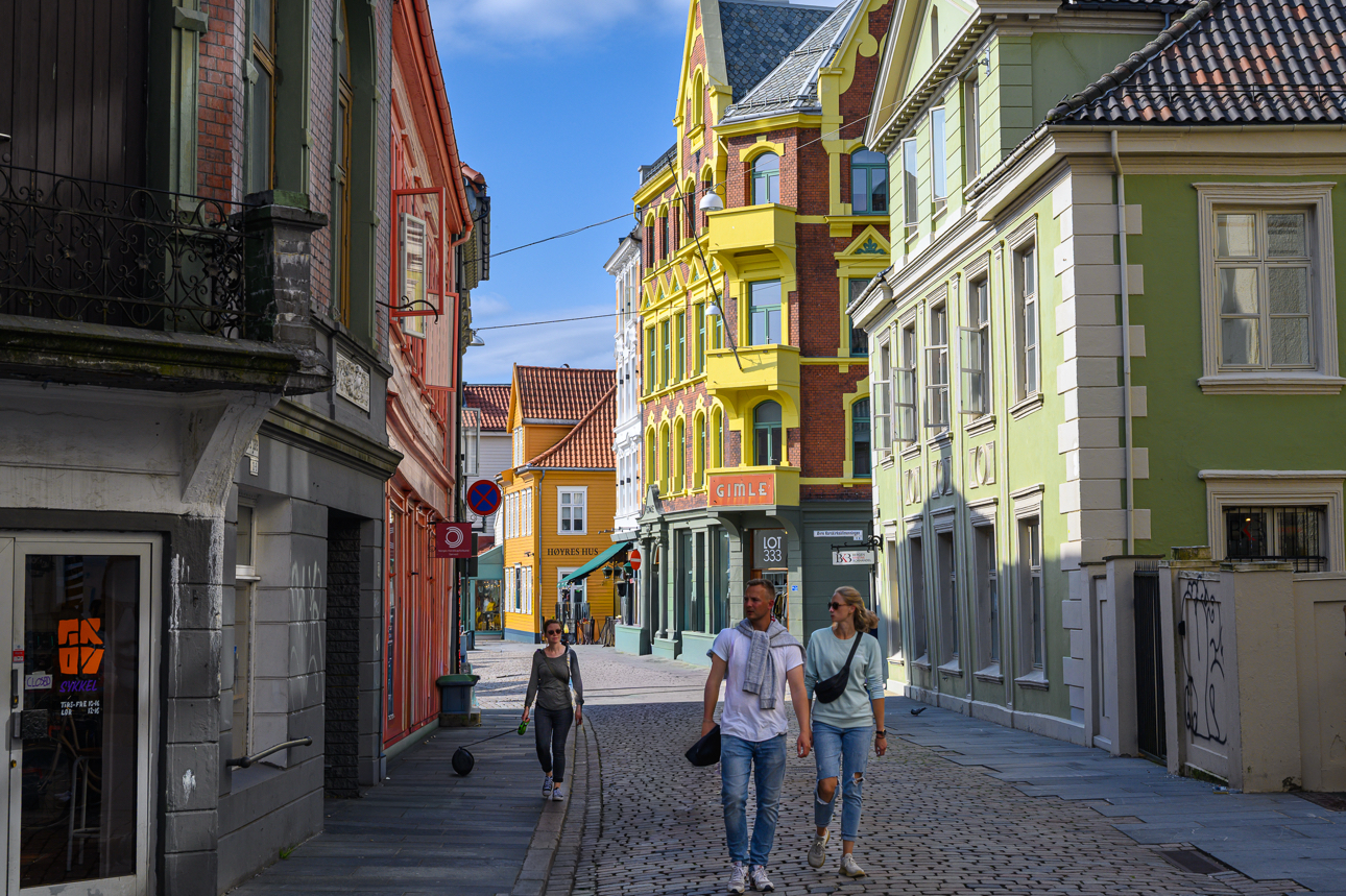 Turisti a passeggio nella Kong Oscars gate (Via del Re Oscar) 