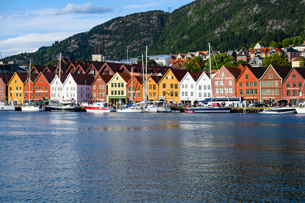 Ancora le casette di Bryggen, ristrutturate nello stile medievale originale