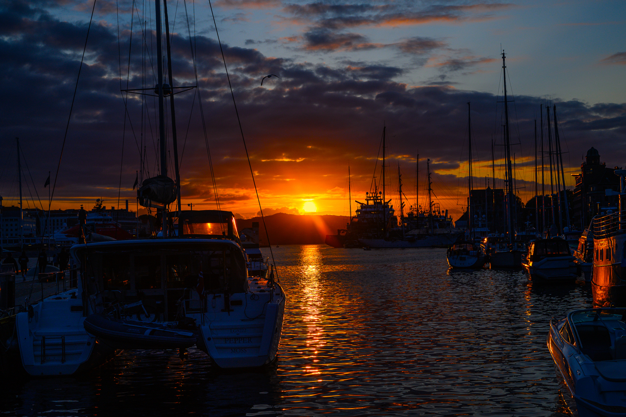 Un lunghissimo (e tardissimo) tramonto nel porto di Bergen