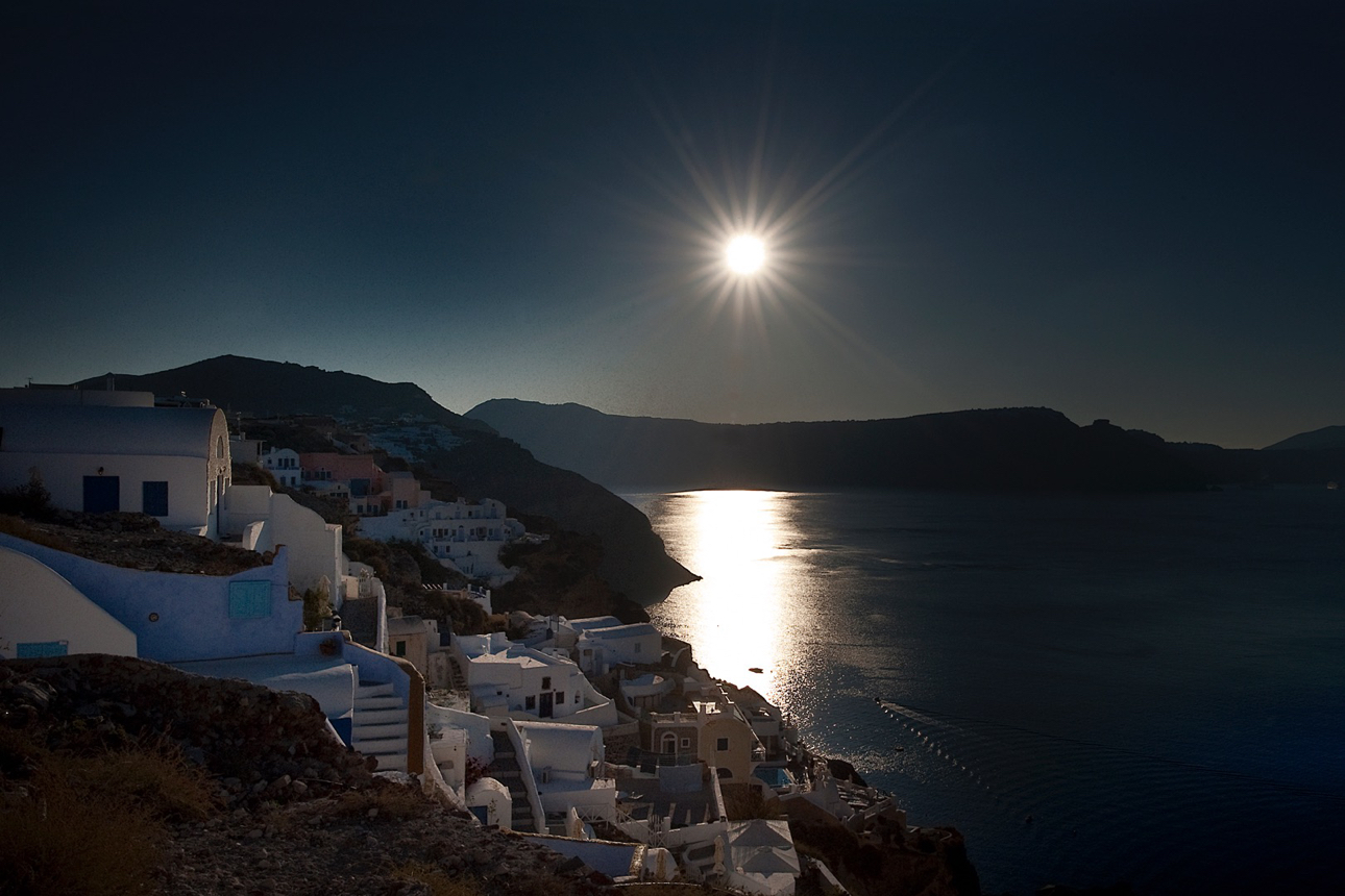 Una panoramica del borgo di Oia 