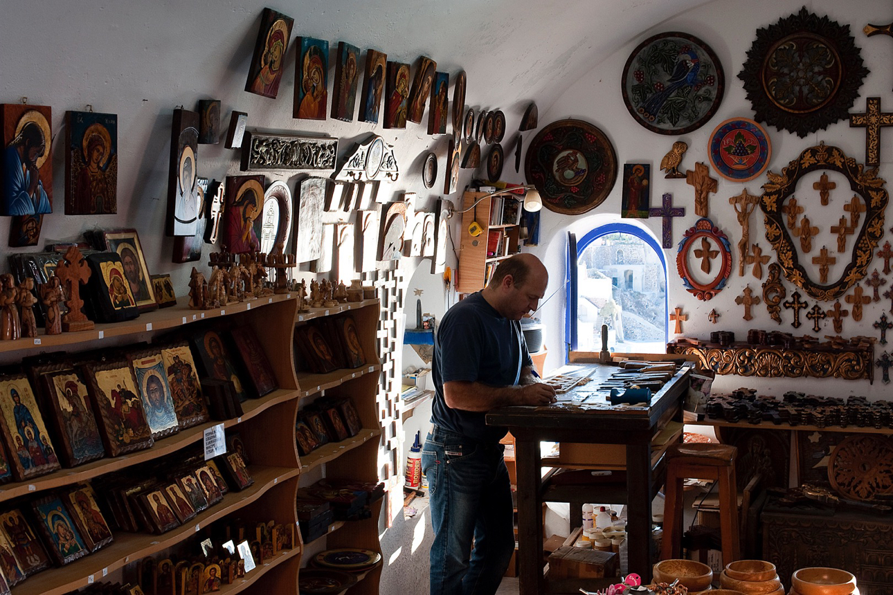 Un artigiano di Santorini