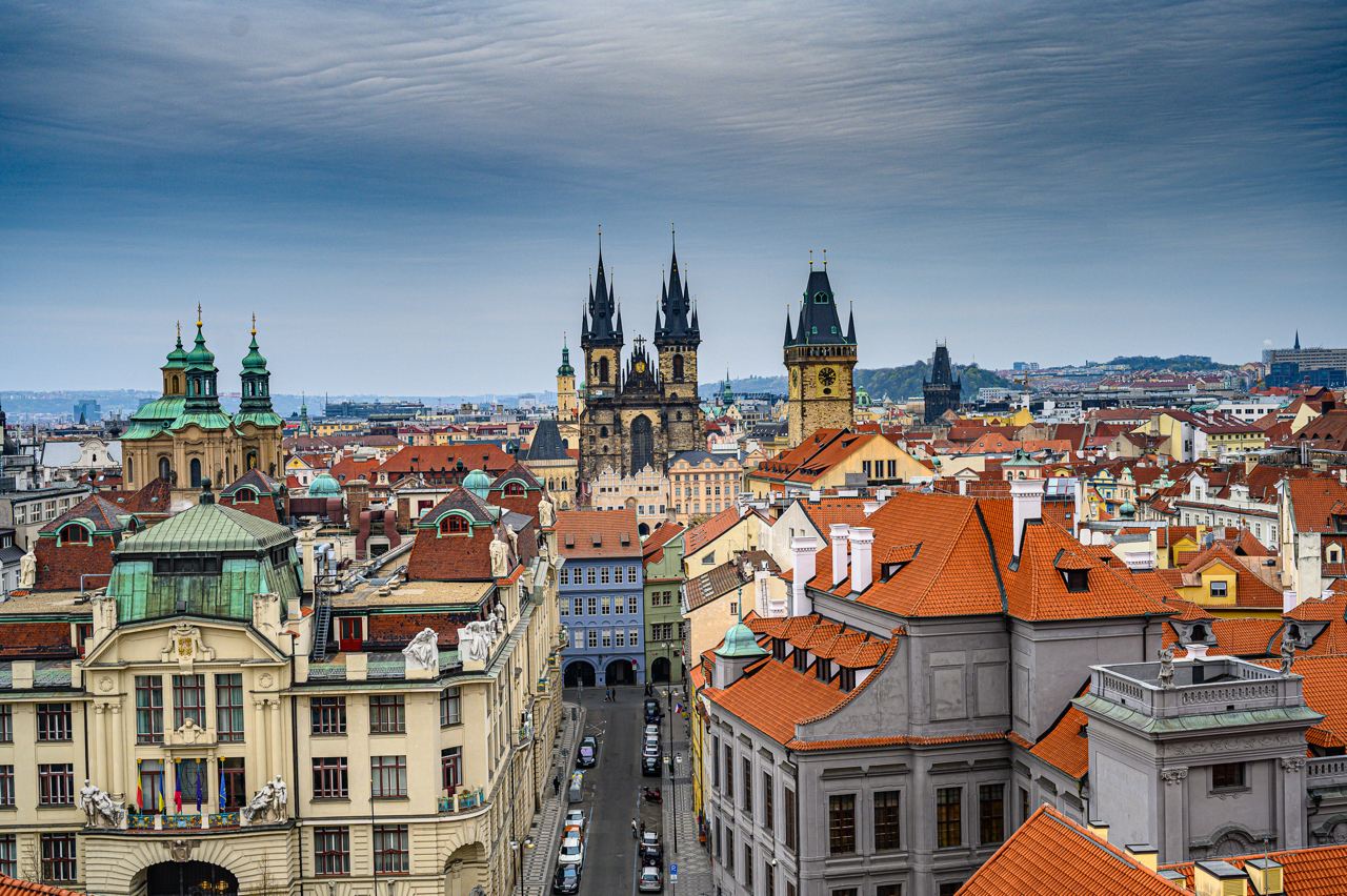 Una vista sui tetti di Praga dalla Torre Astronomica del Clemeninum