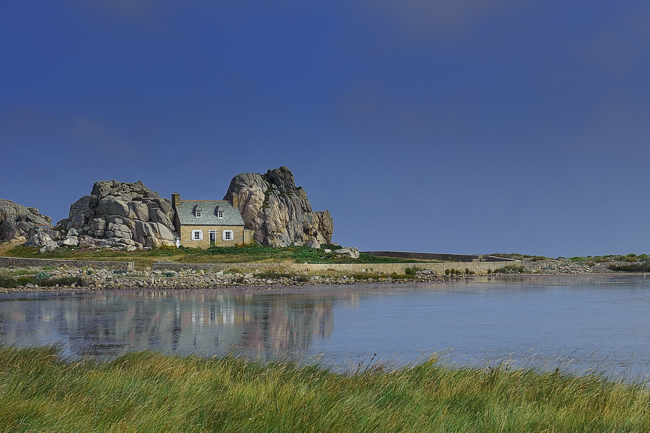 La famosissima casina tra le rocce di Plougrescant