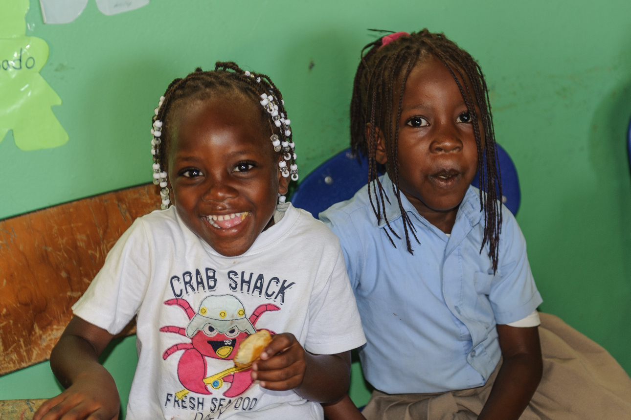 Alunni dell'Esquela Basica Rural Batey Magdalena