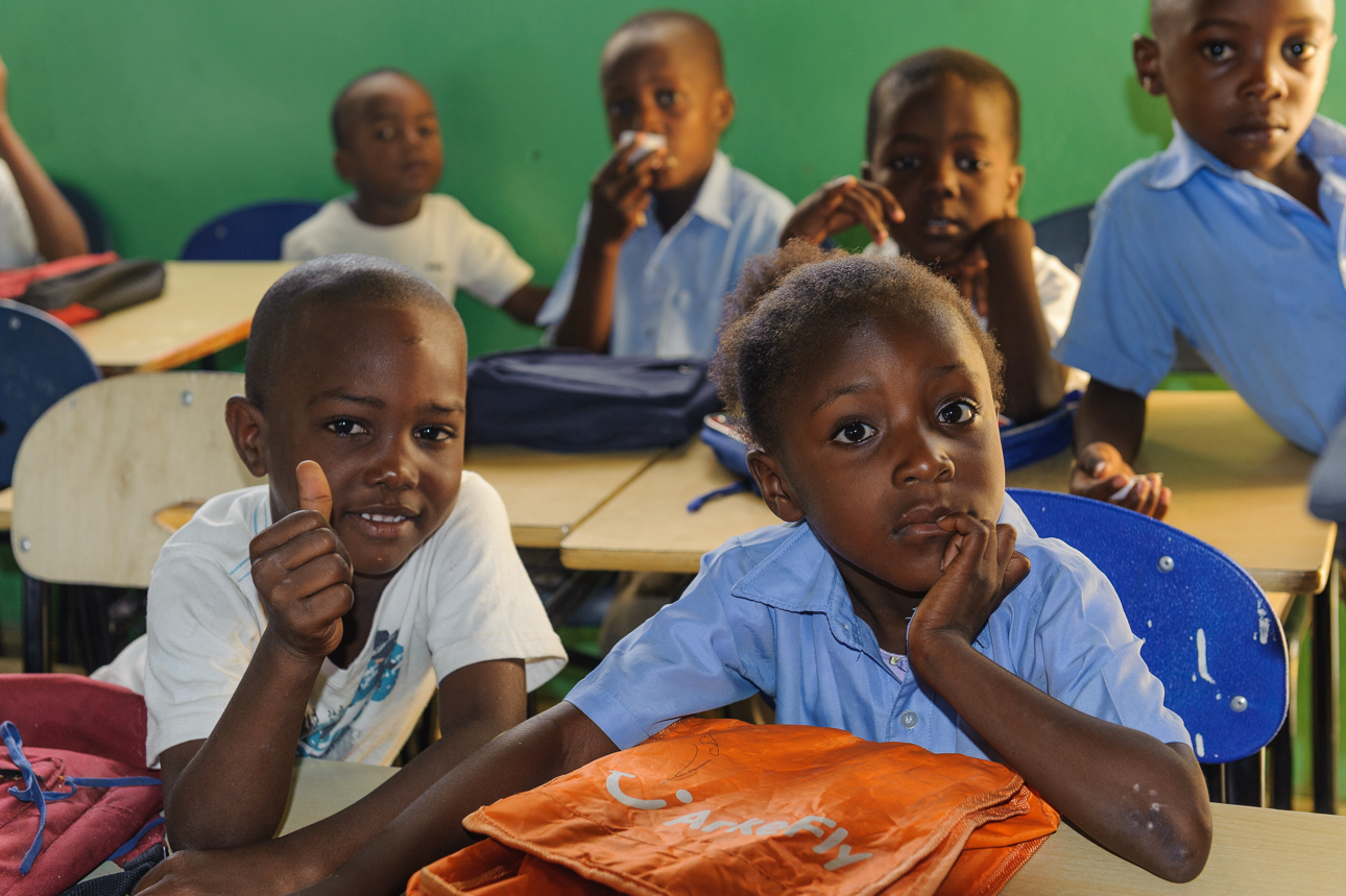 Alunni dell'Esquela Basica Rural Batey Magdalena