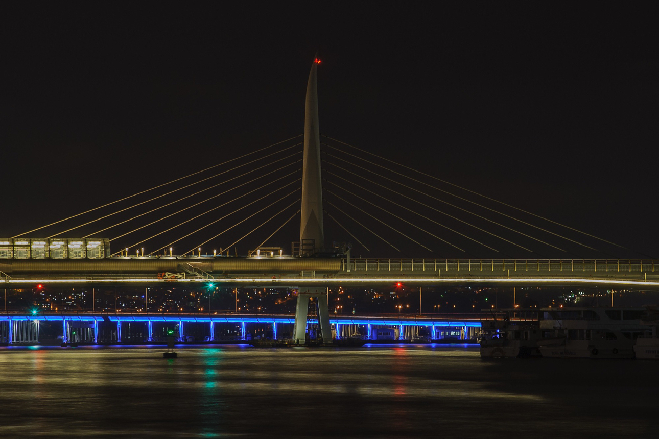 Un particolare del il Ponte della metropolitana sul Corno d'Oro
