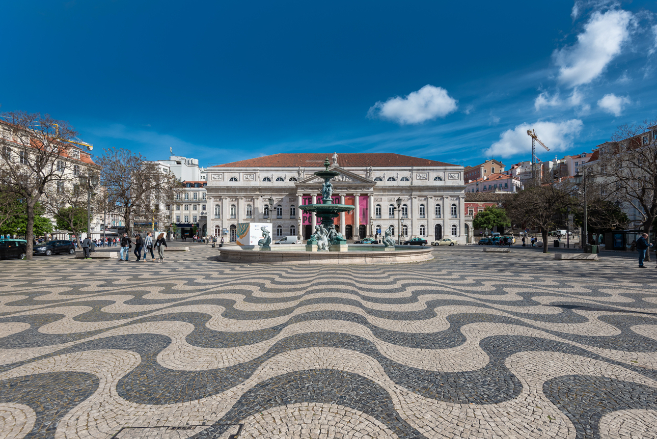 La  Pra&ccedil;a Dom Pedro IV, comunemente nota come Piazza Rossio