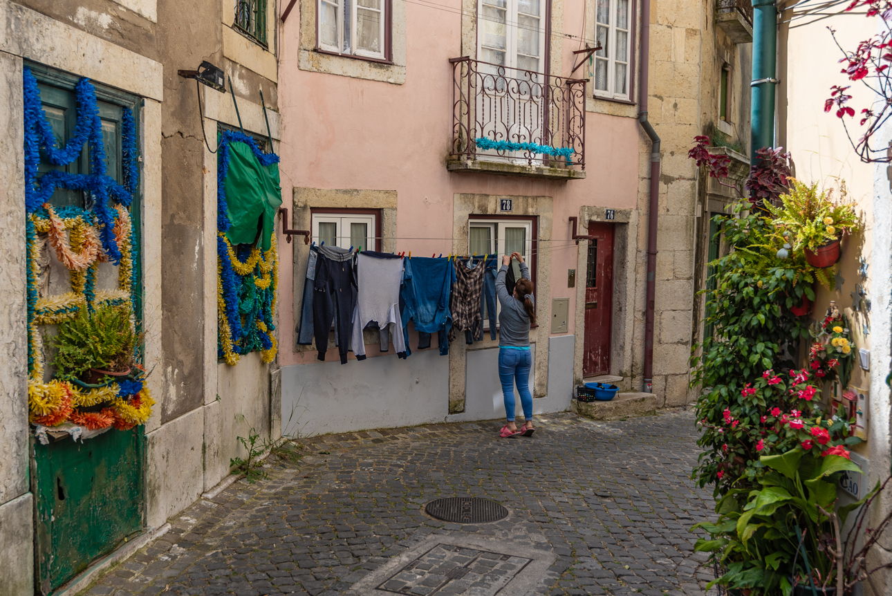 Momenti di vita quotidiana  trai vicoli dell'Alfama